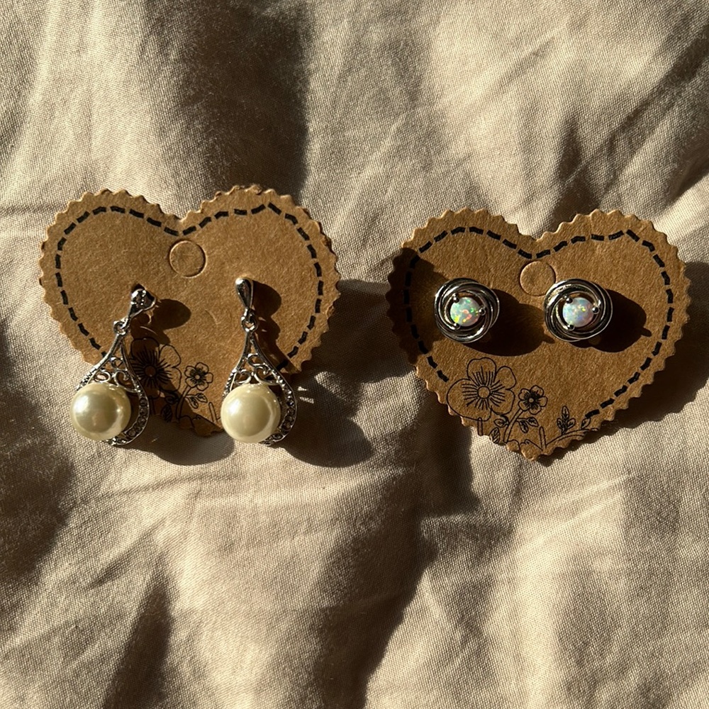 Earring set.